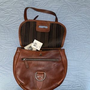 Vintage Frye saddle crossbody Style:Amy